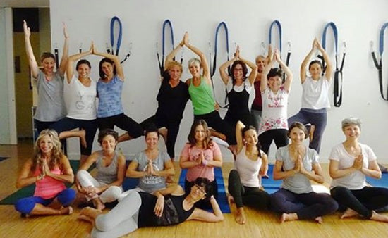 Yoga Correttivo con Nieves Lopez. Scuola Online. Corsi per tutti. Formazione e Vacanze al mare in presenza